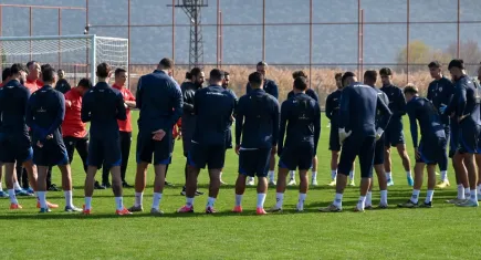 Kırmızı Şeytanlar, İskenderun'u ağırlıyor