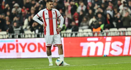 Rey Manaj’dan sert faul sonrası özür geldi