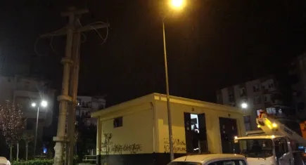 Antalya’da korku dolu anlar: Park içindeki elektrik telleri alev aldı