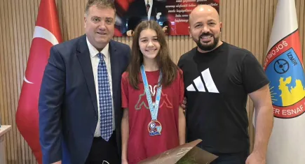 İzmirli küçük Ayza’dan büyük başarı