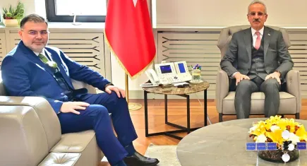 Saygılı ve Bakan Uraloğlu İzmir’e yönelik projeler için bir araya geldi