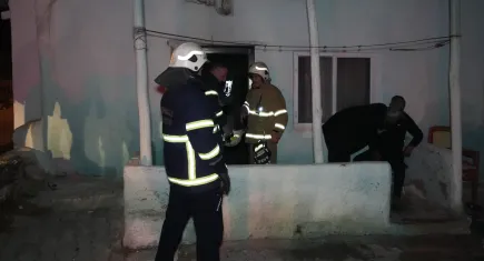 Alkollü şahıs evini yakmaya çalıştı