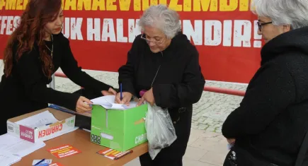 Meryem Ana Evi Otoparkı'nda imza kampanyası devam ediyor