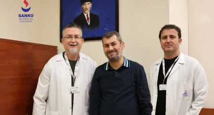 Atardamarı yırtılan hasta başarılı bir operasyonla hayata döndü