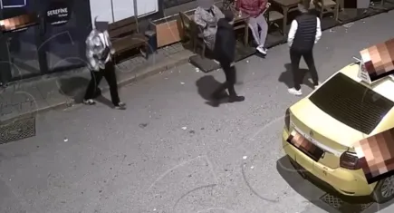 İzmir haber: Eğlence mekanında tanıştığı kişiyi darp edip 5 bin eurosunu çaldı