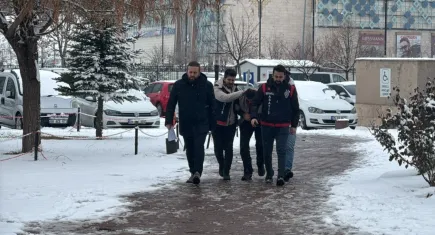 Annesini poşetle boğdu ikiz kardeşini silahla öldürdü!