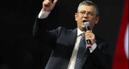 CHP lideri Özel’den Trump çıkışı: Erdoğan’ı hem övüyor hem de aba altından sopa gösteriyor
