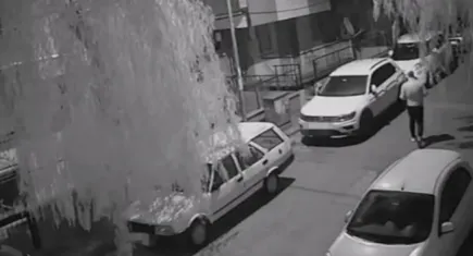 İzmir haber: Alacaklısı otomobilini kurşunladı