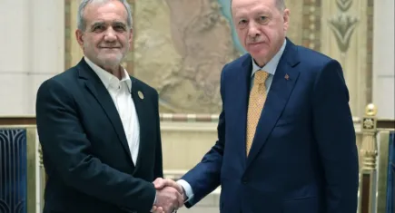 Cumhurbaşkanı Erdoğan’dan D-8 Zirvesi’nde diplomasi trafiği