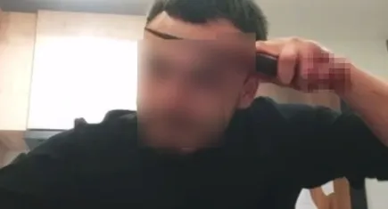 Canlı yayında şok görüntüler: Kendisini kesti!