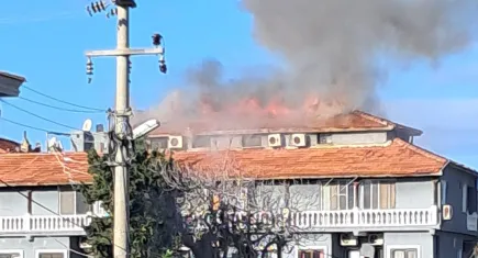 İzmir haber: Çeşme'de motel yangını!