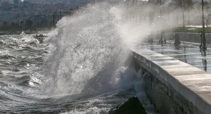 İzmir Valiliği’nden Ege Denizi için fırtına uyarısı!
