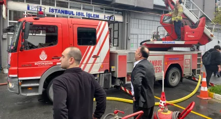 İstanbul’da 3 katlı iş yerinde yangın paniği