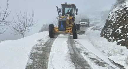 İzmir’de kar yağışından etkilenmemek adına yol çalışmaları devam ediyor