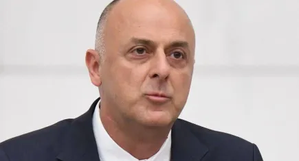Özlale: TOKİ, lüks konut sevdasından vazgeçmeli!
