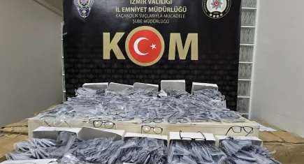 İzmir'de 14 bin kaçak gözlük ele geçirildi