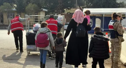 Suriyelilerin dönüş mesaisi sürüyor: Hatay sınırında yoğun geçiş  