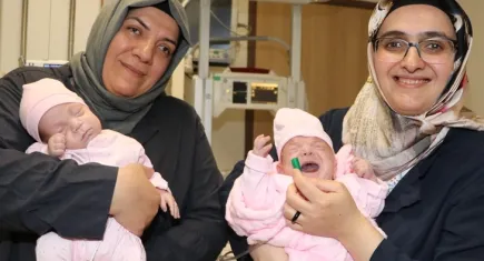 Asel isimli iki prematüre bebek, yoğun bakım mücadelesini kazandı