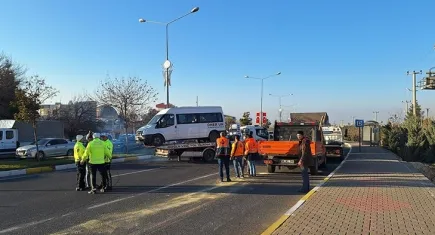 İşçi servisi ve kamyon çarpıştı: Çok sayıda yaralı var!