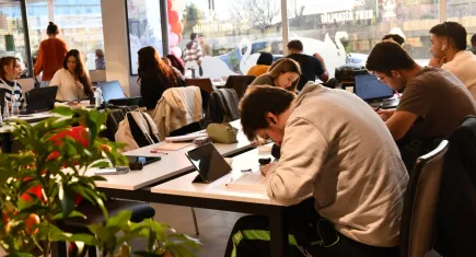Başkan Çiğli’den öğrencilere kitaplık daveti