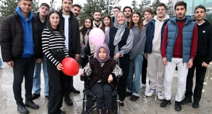 Kastamonu Üniversitesi öğrencisinden örnek davranış: Fiziksel engelli 2 bireyi akülü sandalyeye kavuşturdu
