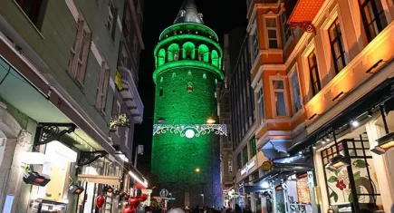Galata Kulesi, rahim ağzı kanserine dikkat çekmek için yeşil renkle aydınlatıldı