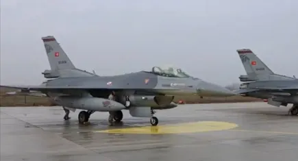 Hava Kuvvetleri Komutanlığına ait uçaklardan Romanya hava sahasında eğitim uçuşu