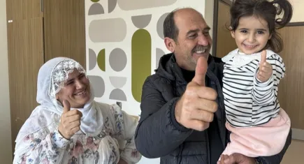 Minik Yüsra ilk kez seslerle tanıştı: Beyin sapı implantı umut oldu
