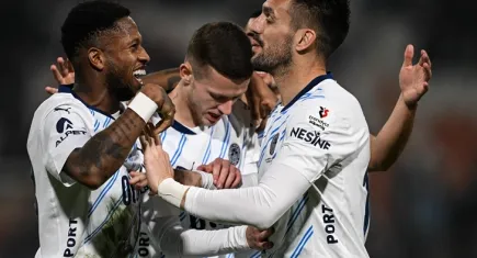 Fenerbahçe, Adana’yı farklı yendi: Zirveyle puan farkını 6'ya indirdi