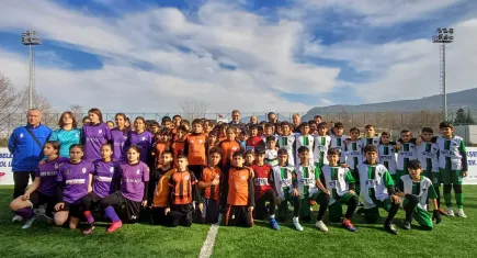 İzmir Büyükşehir’den altyapı kulüplerine destek 