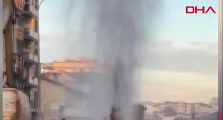 İstanbul’da su borusu patladı: Su metrelerce yukarıya fışkırdı