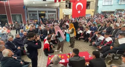 Ödemiş'in Bıçakçı Mahallesi'nde gençler 95 yıllık gelenekle askere uğurlanıyor
