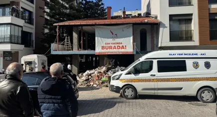 İzmir Karşıyaka'da tamir için çıktığı çatıdan düşen işçi hayatını kaybetti