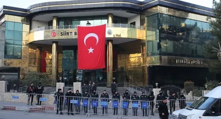 Siirt Belediye Başkanı Sofya Alağaş görevden uzaklaştırıldı
