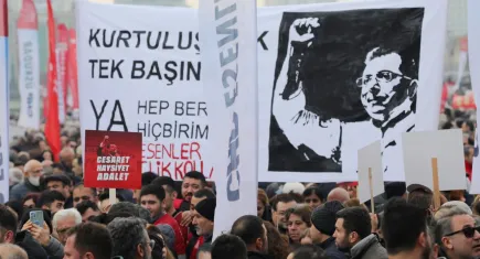İzmirli belediye başkanlarından İmamoğlu’na Çağlayan Adliyesi’nde destek