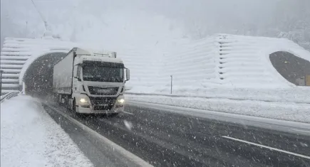 Düzce'de kar etkisini artırdı