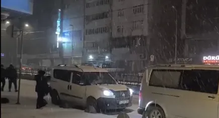 İstanbul'da kar yağışı aralıklarla sürüyor