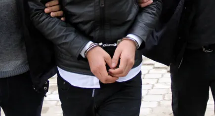 İzmir haber: Konak’ta bıçaklı kavgada bir kişinin ölümüne neden olan zanlı tutuklandı