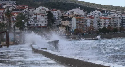 İzmir Valiliği’nden Ege Denizi’nde fırtına uyarısı 