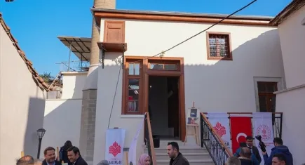 İzmir'in tarihi Kalafat Camisi restorasyonun ardından ibadete açıldı