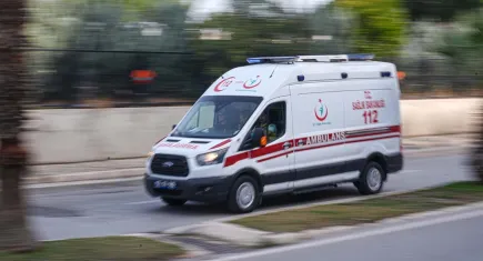 İzmir haber: Karşıyaka'da otomobil yayaya çarptı