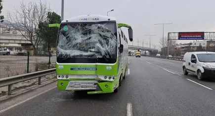 Sürücüsü fenalaşan otobüsü yolcu durdurdu!