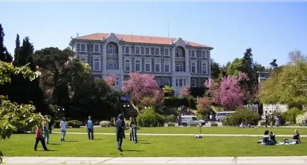 Ankara Üniversitesi birbirine girdi