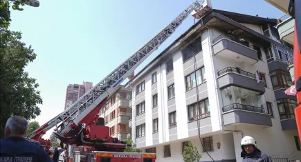 Başkent'te yangında anne ve çocukları mahsur kaldı