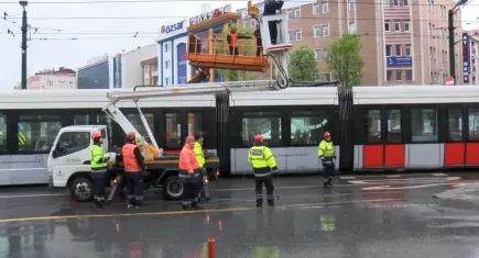 İstanbul'da tramvay arızalanınca seferler aksadı
