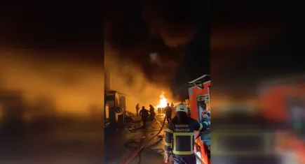 Kauçuk fabrikasında büyük yangın