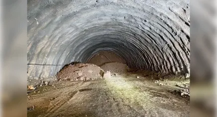 Tayland'da işçiler toprak altında kaldı
