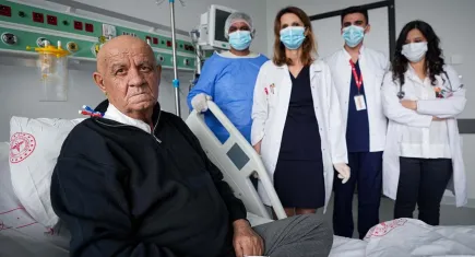 Oğlundan nakledilen kemik iliğiyle hayata tutundu