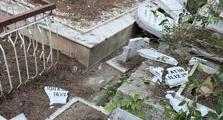 İzmir haber: Mezar taşlarına zarar veren 2 şüpheli tutuklandı