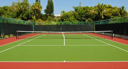 Güzelbahçe’de kira karşılığı tenis kortu